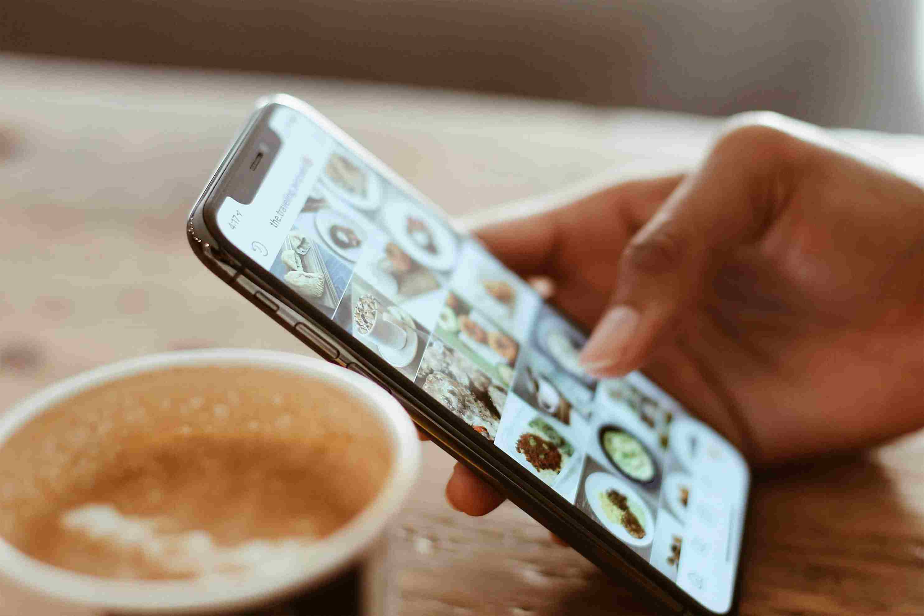 Mobilni telefon i kafa